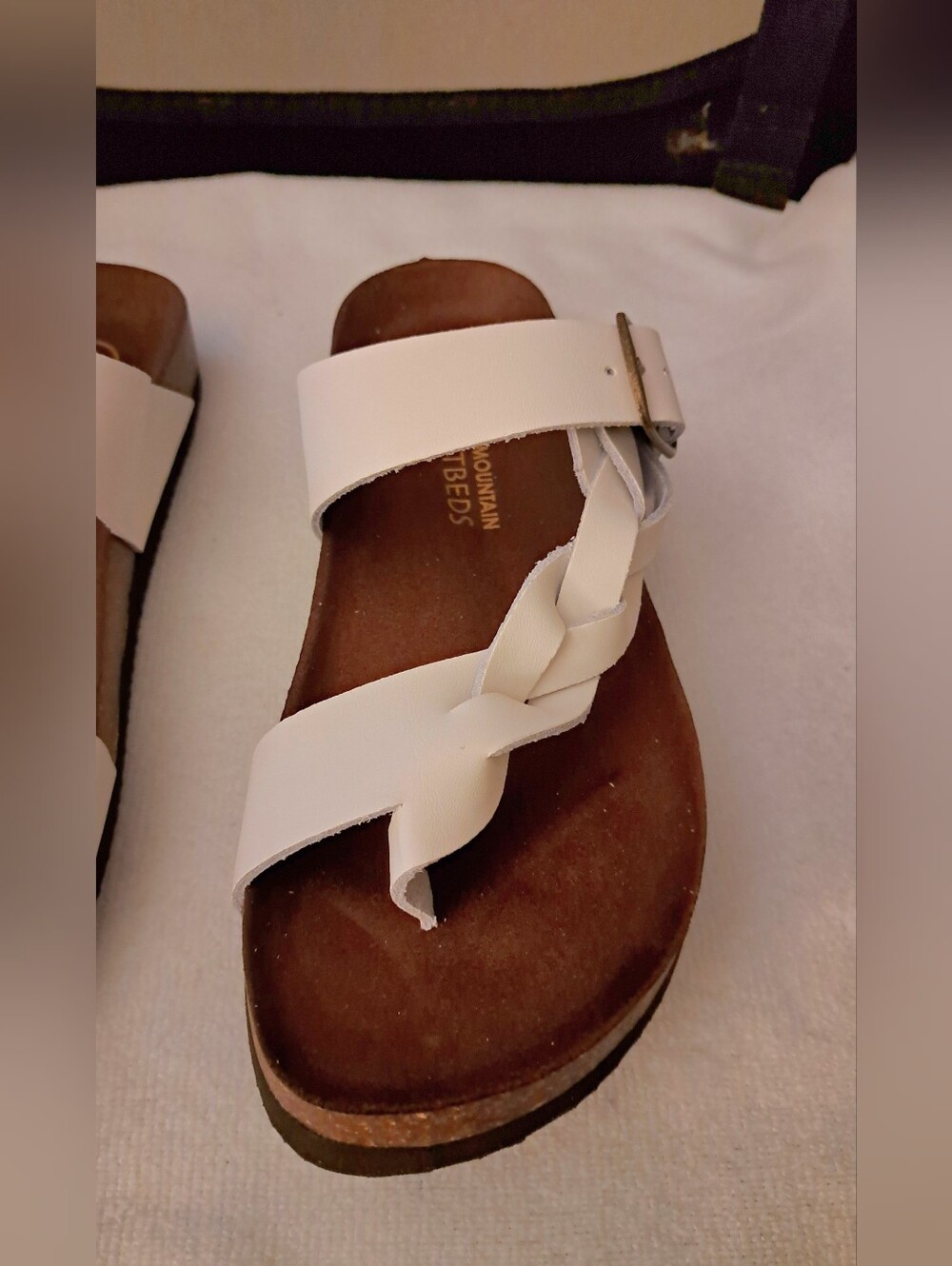 WHITE MOUNTAIN footbeds SANDALS white LEATHER crawford SIZE 6 adjustable buckle